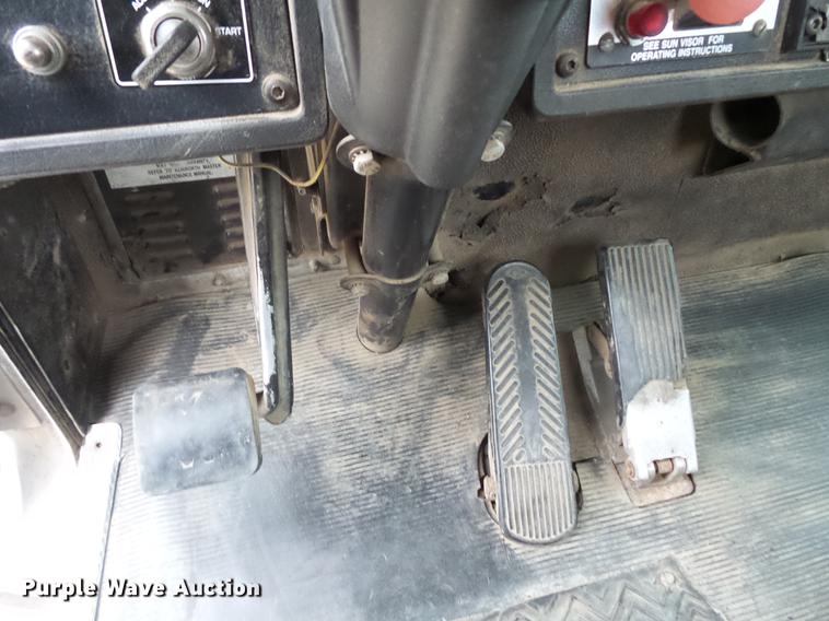 image for item DC4746 1995 Kenworth T450 semi truck