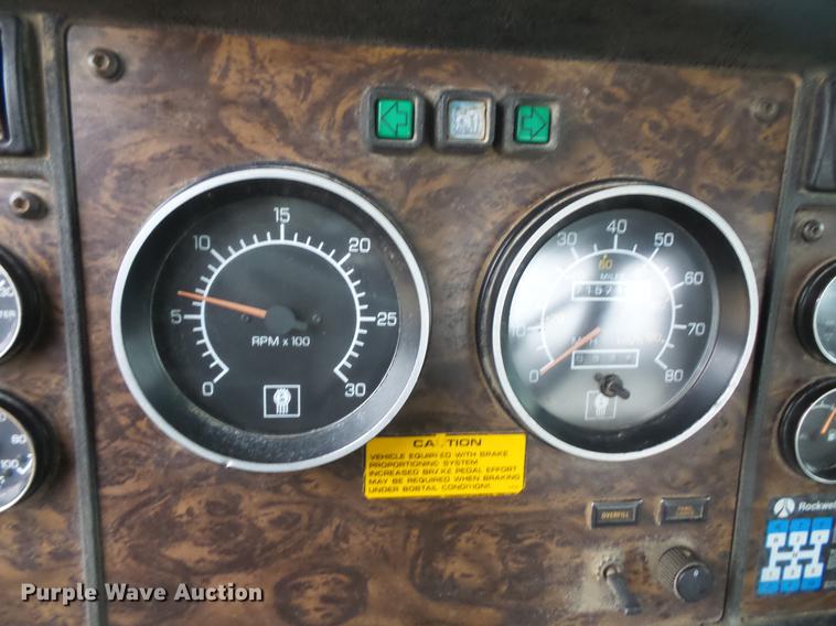 image for item DC4746 1995 Kenworth T450 semi truck