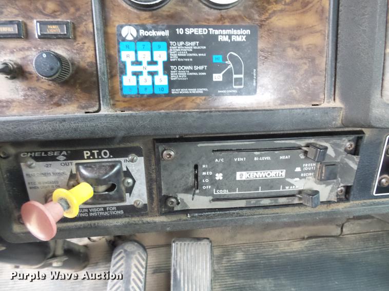 image for item DC4746 1995 Kenworth T450 semi truck