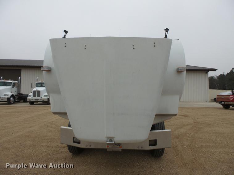 image for item DC4746 1995 Kenworth T450 semi truck