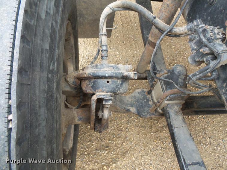 image for item DC4746 1995 Kenworth T450 semi truck