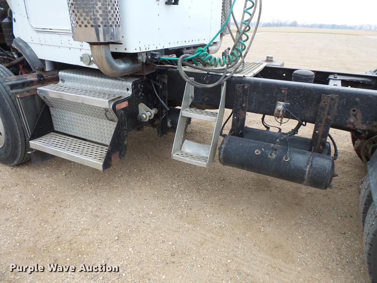 image for item DC4746 1995 Kenworth T450 semi truck