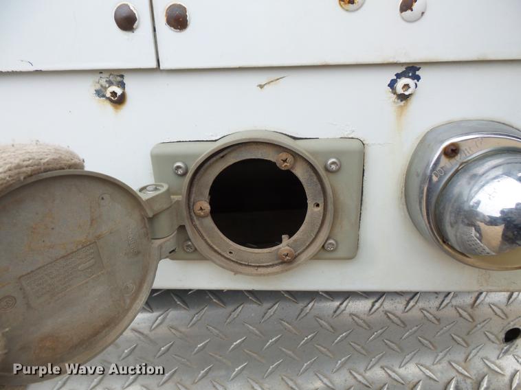 image for item DC4746 1995 Kenworth T450 semi truck