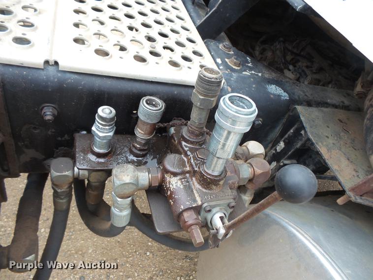 image for item DC4746 1995 Kenworth T450 semi truck