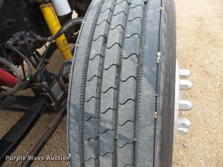 image for item DC4746 1995 Kenworth T450 semi truck