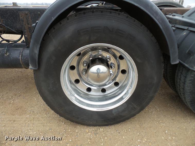 image for item DC4746 1995 Kenworth T450 semi truck