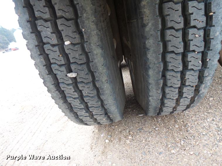 image for item DC4746 1995 Kenworth T450 semi truck