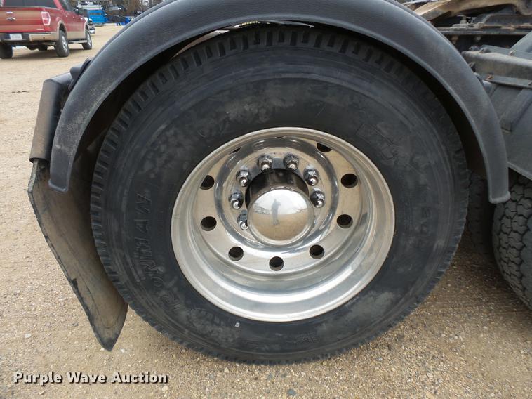 image for item DC4746 1995 Kenworth T450 semi truck