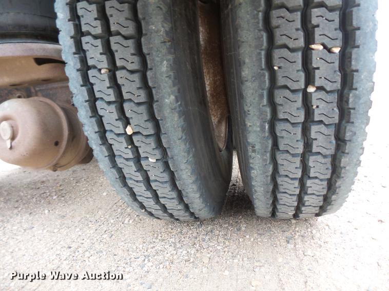 image for item DC4746 1995 Kenworth T450 semi truck