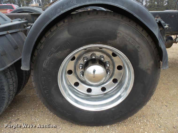 image for item DC4746 1995 Kenworth T450 semi truck