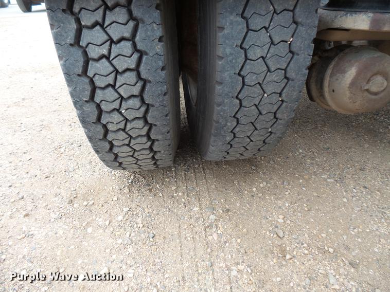 image for item DC4746 1995 Kenworth T450 semi truck