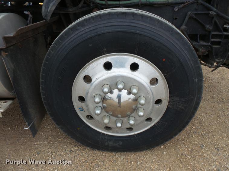 image for item DC4746 1995 Kenworth T450 semi truck