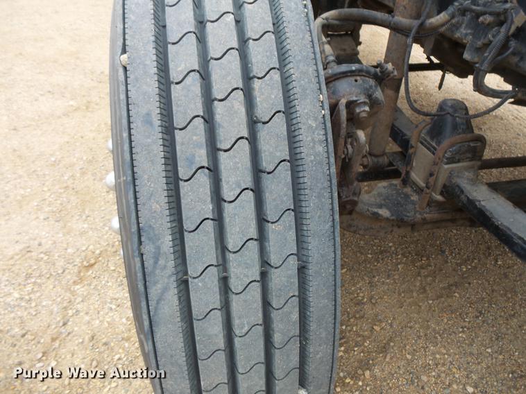 image for item DC4746 1995 Kenworth T450 semi truck