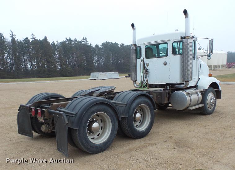 image for item DC4747 1995 Kenworth T450 semi truck