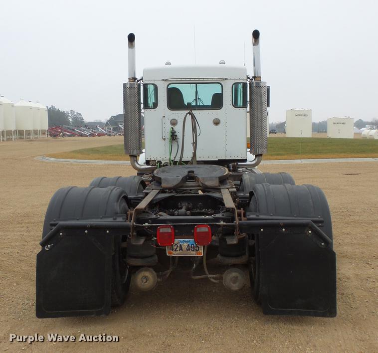 image for item DC4747 1995 Kenworth T450 semi truck