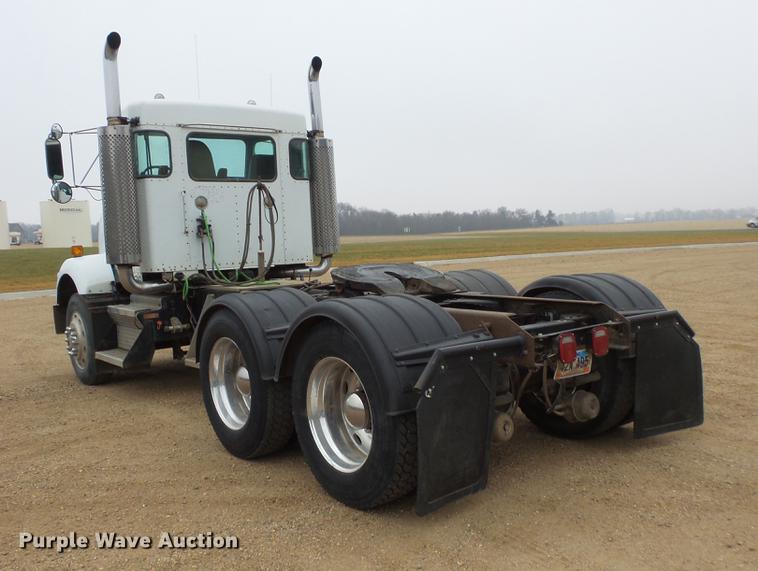 image for item DC4747 1995 Kenworth T450 semi truck