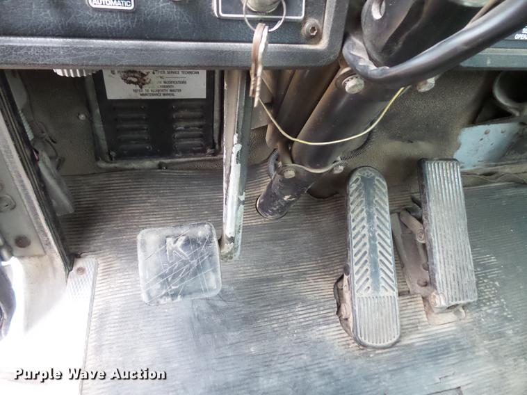 image for item DC4747 1995 Kenworth T450 semi truck