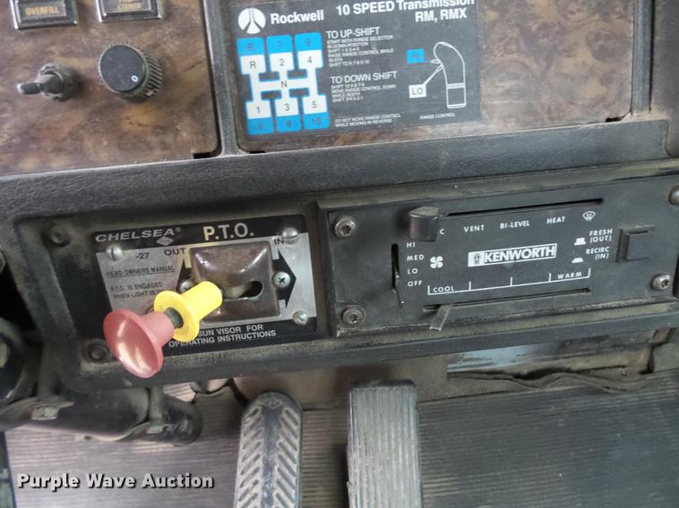 image for item DC4747 1995 Kenworth T450 semi truck