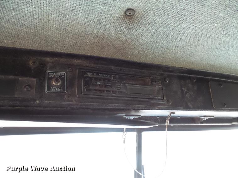 image for item DC4747 1995 Kenworth T450 semi truck