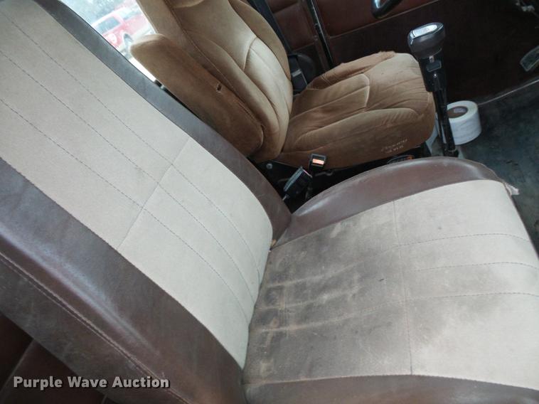 image for item DC4747 1995 Kenworth T450 semi truck