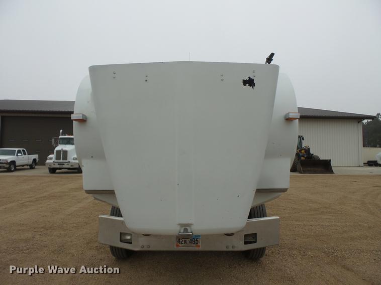 image for item DC4747 1995 Kenworth T450 semi truck