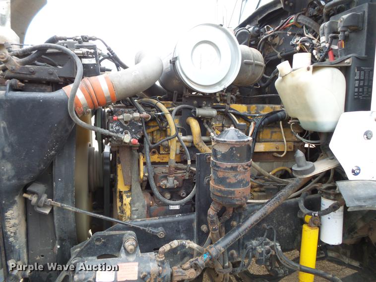 image for item DC4747 1995 Kenworth T450 semi truck