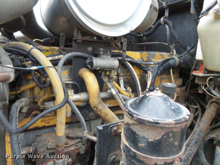 image for item DC4747 1995 Kenworth T450 semi truck