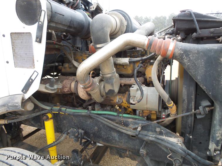 image for item DC4747 1995 Kenworth T450 semi truck