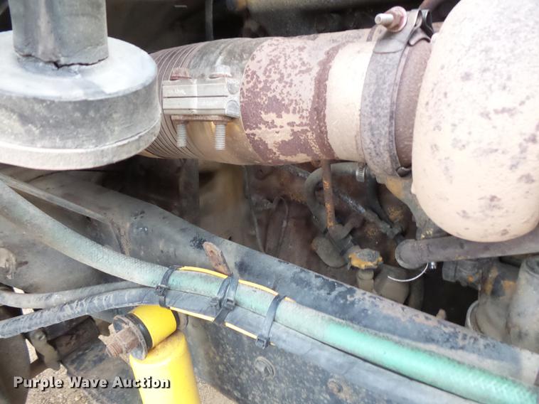 image for item DC4747 1995 Kenworth T450 semi truck