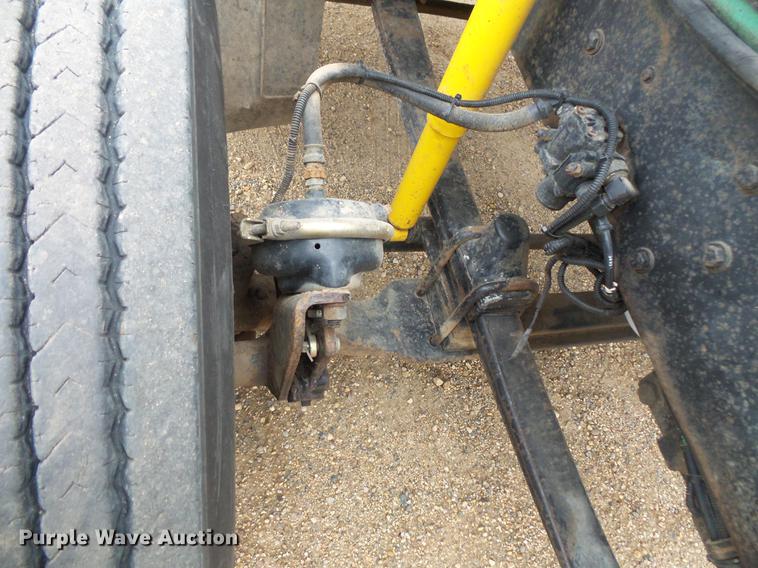 image for item DC4747 1995 Kenworth T450 semi truck