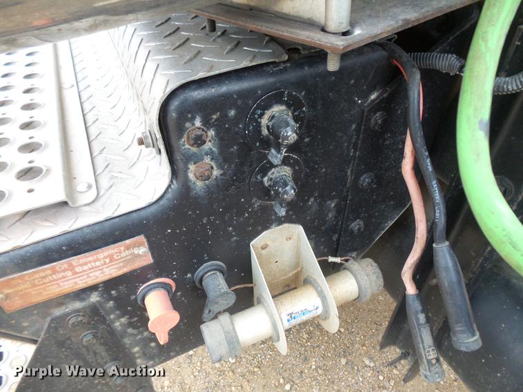 image for item DC4747 1995 Kenworth T450 semi truck