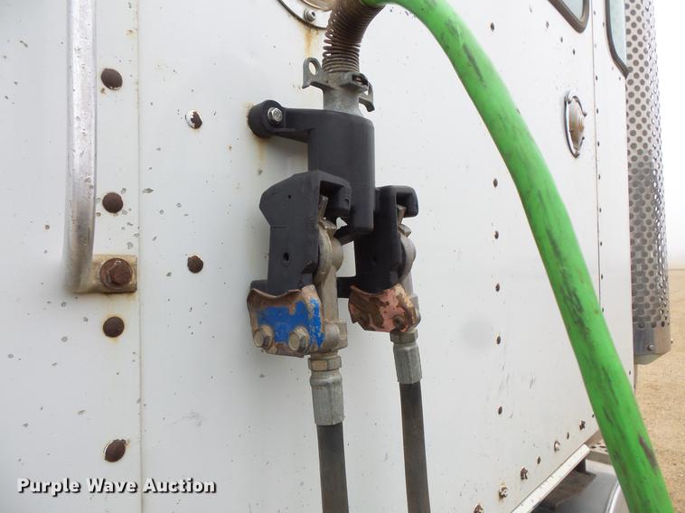 image for item DC4747 1995 Kenworth T450 semi truck