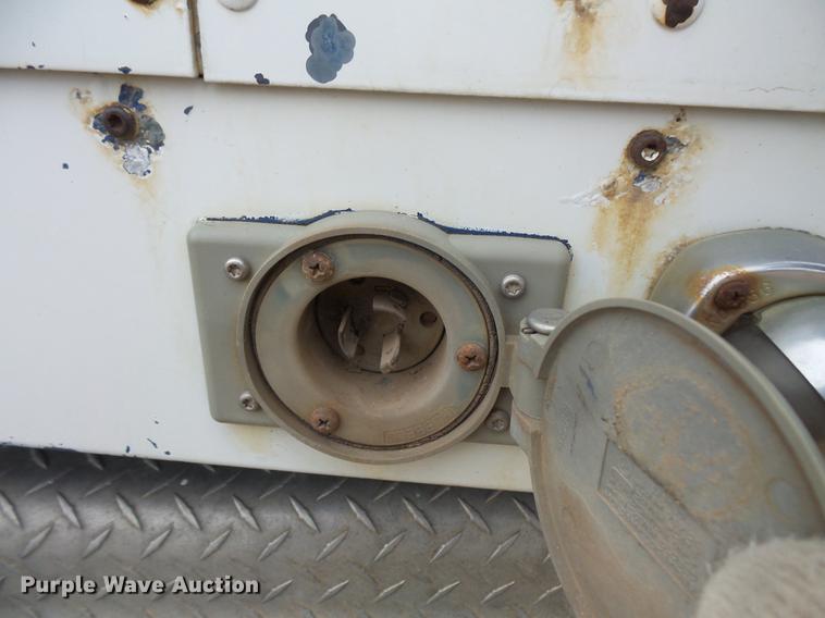 image for item DC4747 1995 Kenworth T450 semi truck