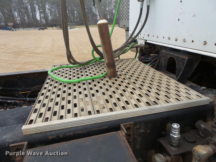 image for item DC4747 1995 Kenworth T450 semi truck