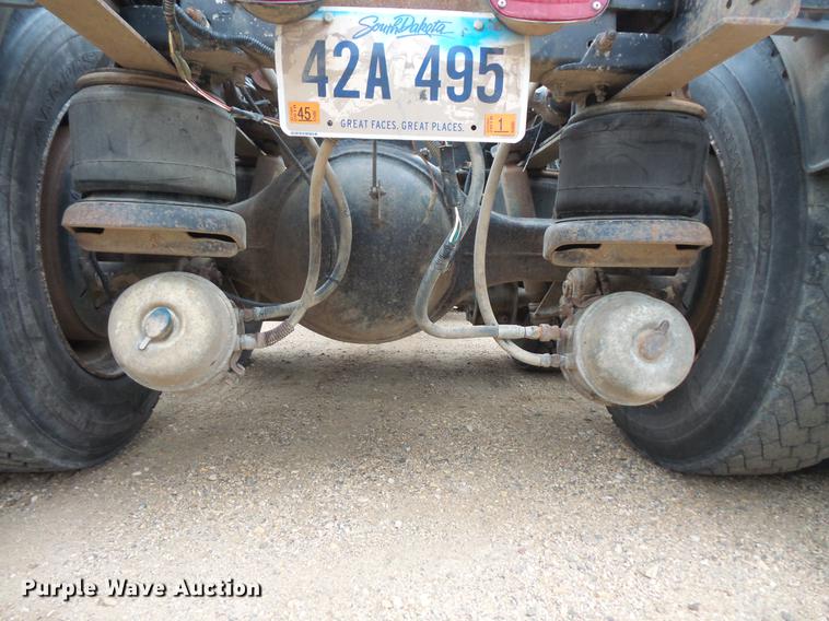 image for item DC4747 1995 Kenworth T450 semi truck