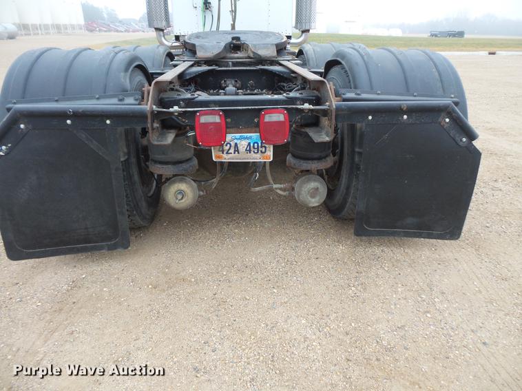 image for item DC4747 1995 Kenworth T450 semi truck