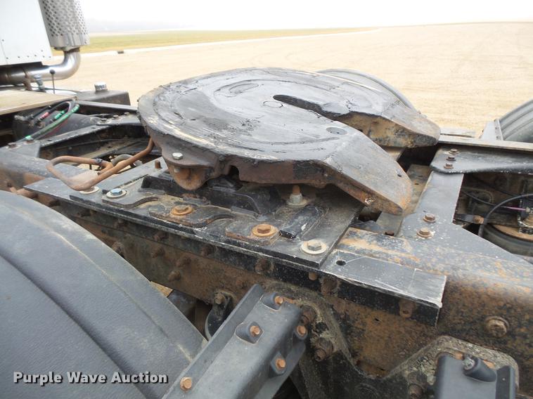 image for item DC4747 1995 Kenworth T450 semi truck