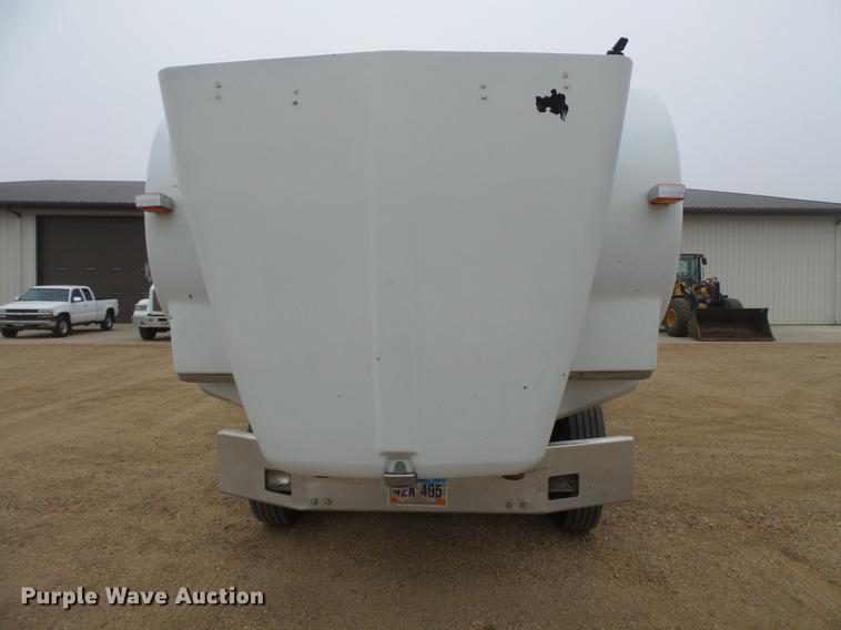 image for item DC4747 1995 Kenworth T450 semi truck