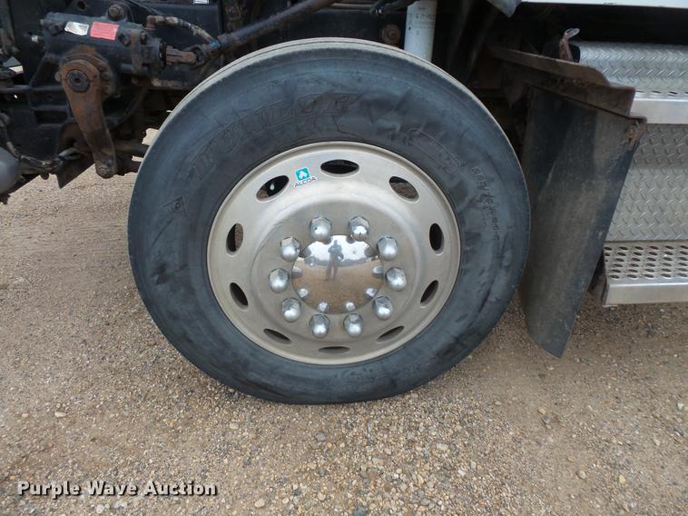 image for item DC4747 1995 Kenworth T450 semi truck