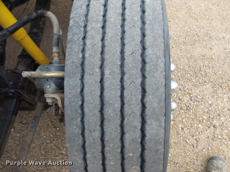 image for item DC4747 1995 Kenworth T450 semi truck