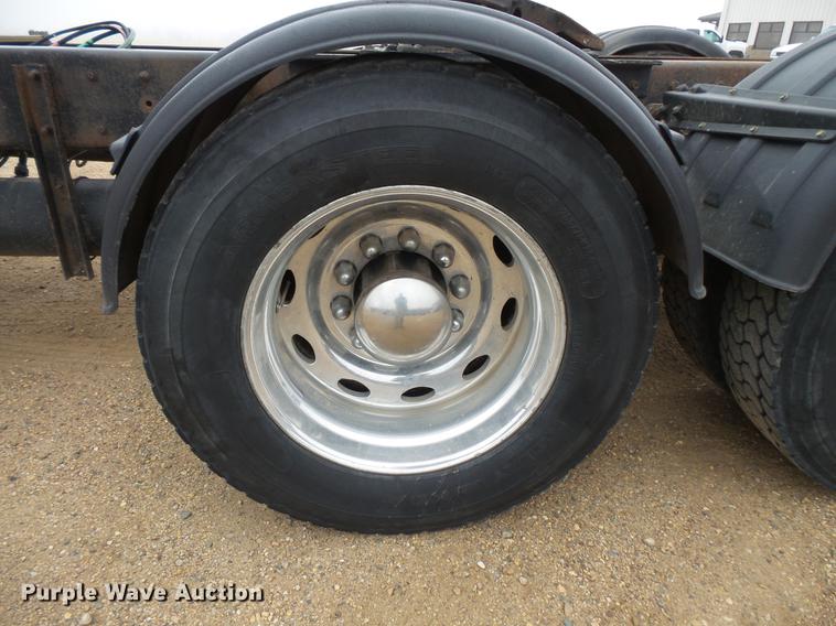 image for item DC4747 1995 Kenworth T450 semi truck