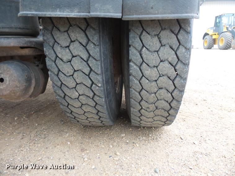 image for item DC4747 1995 Kenworth T450 semi truck