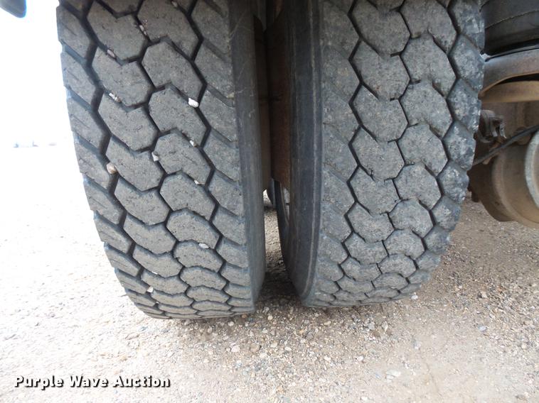 image for item DC4747 1995 Kenworth T450 semi truck