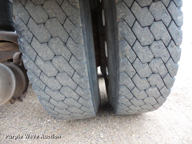 image for item DC4747 1995 Kenworth T450 semi truck