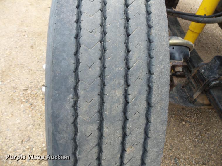 image for item DC4747 1995 Kenworth T450 semi truck