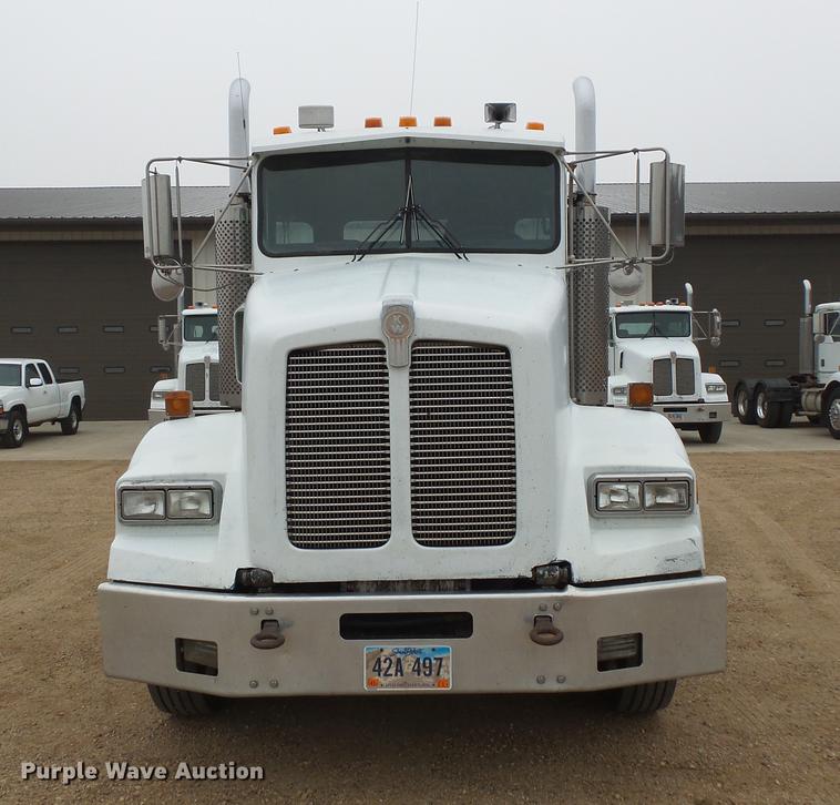 image for item DC4748 1995 Kenworth T450 semi truck