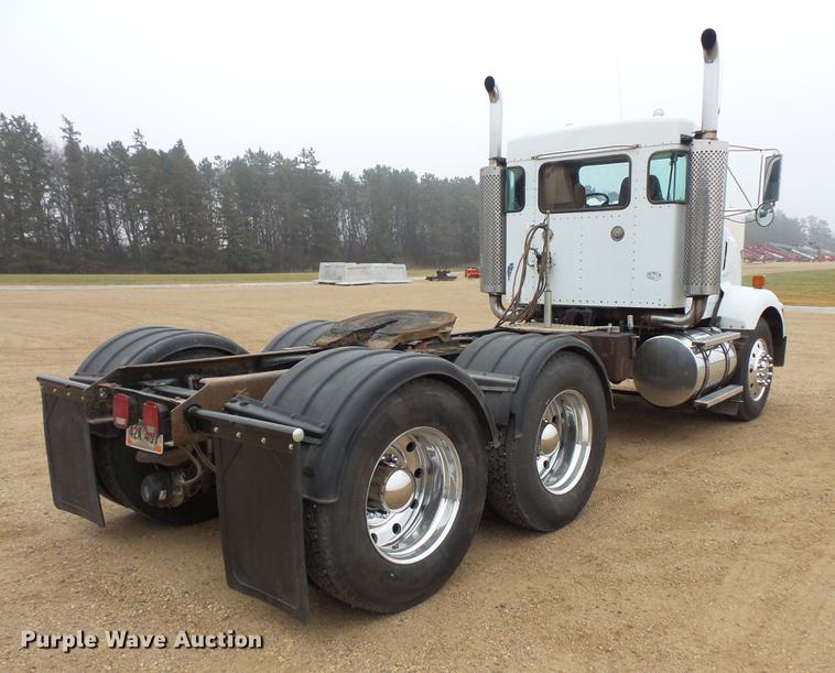 image for item DC4748 1995 Kenworth T450 semi truck