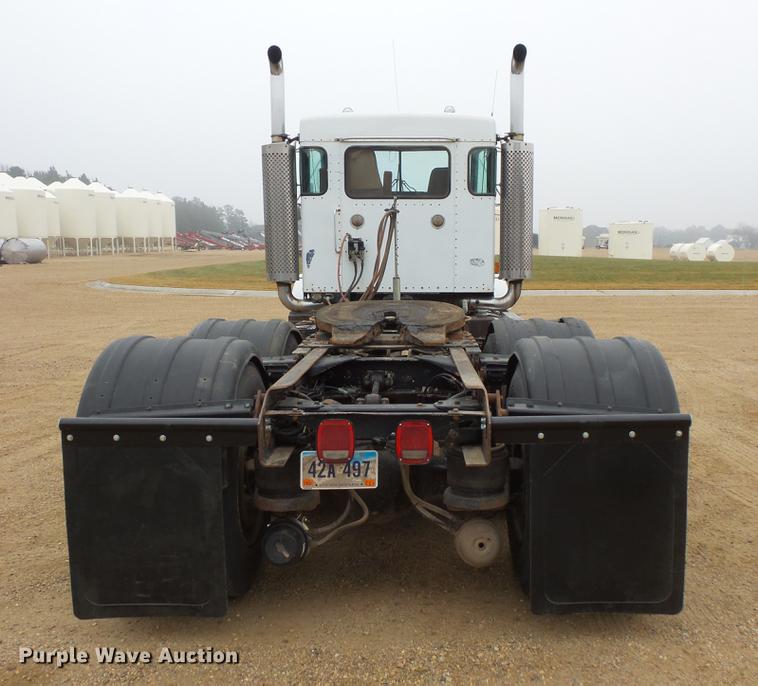 image for item DC4748 1995 Kenworth T450 semi truck