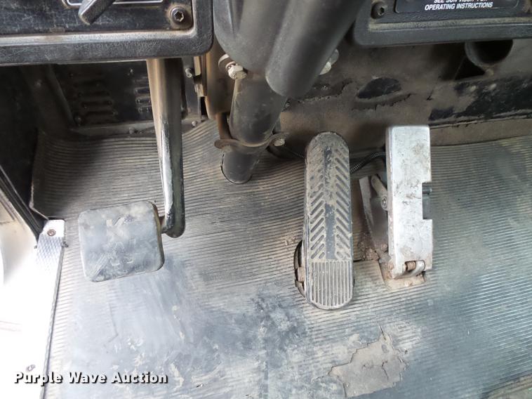 image for item DC4748 1995 Kenworth T450 semi truck