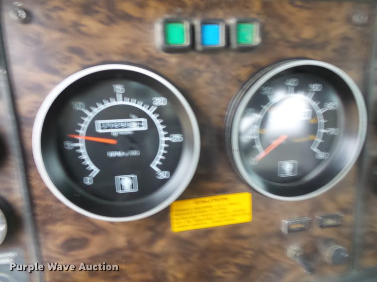 image for item DC4748 1995 Kenworth T450 semi truck